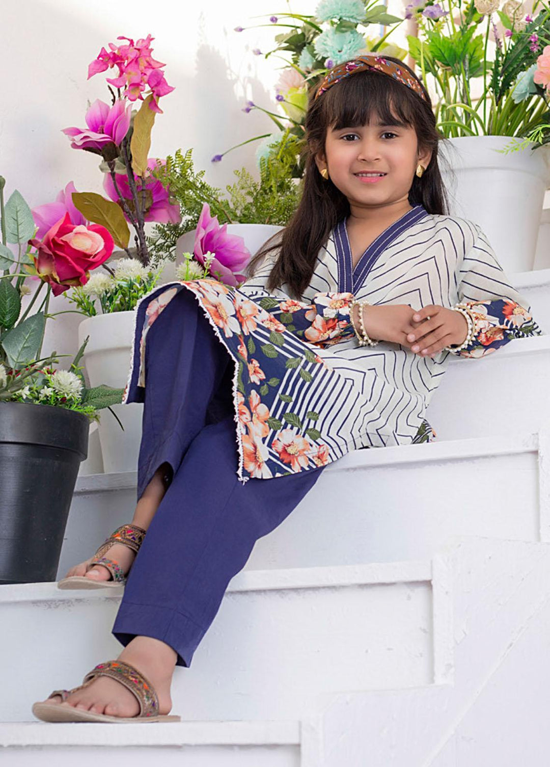 Regalia Textiles Printed Lawn Suits Unstitched 2 Piece RGT23-K4 D-04 - Summer Collection