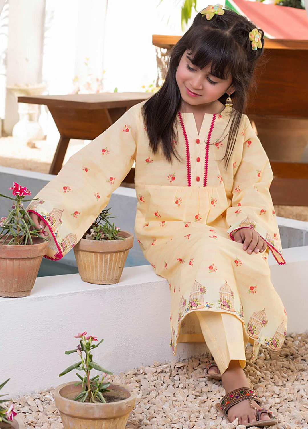 Regalia Textiles Printed Lawn Suits Unstitched 2 Piece RGT23-K4 D-05 - Summer Collection