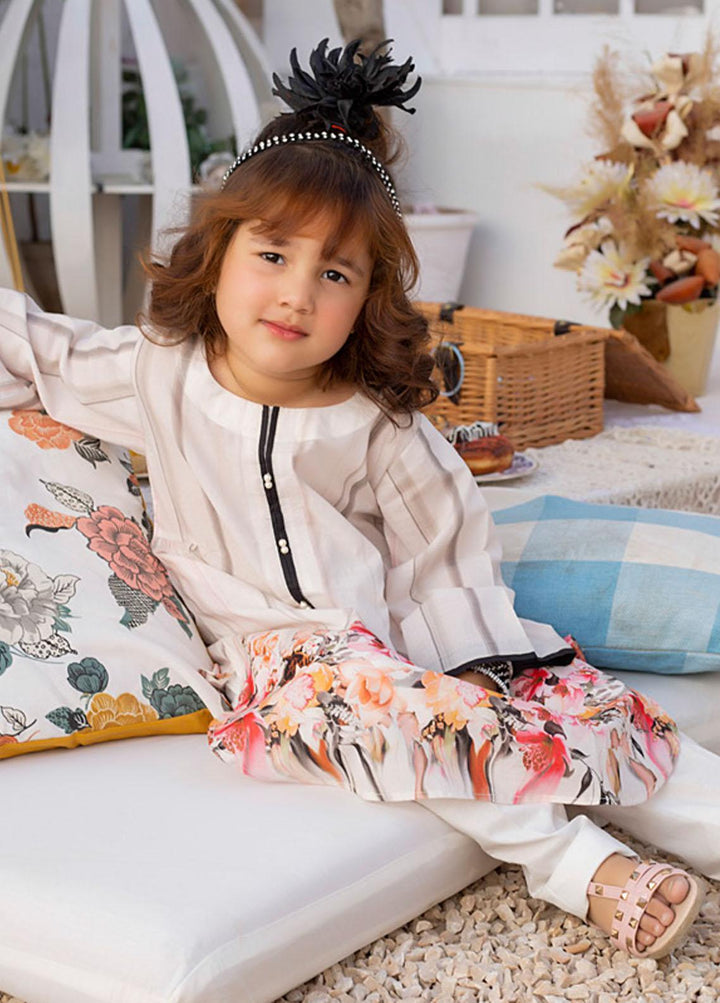 Regalia Textiles Printed Lawn Suits Unstitched 2 Piece RGT23-K4 D-06 - Summer Collection