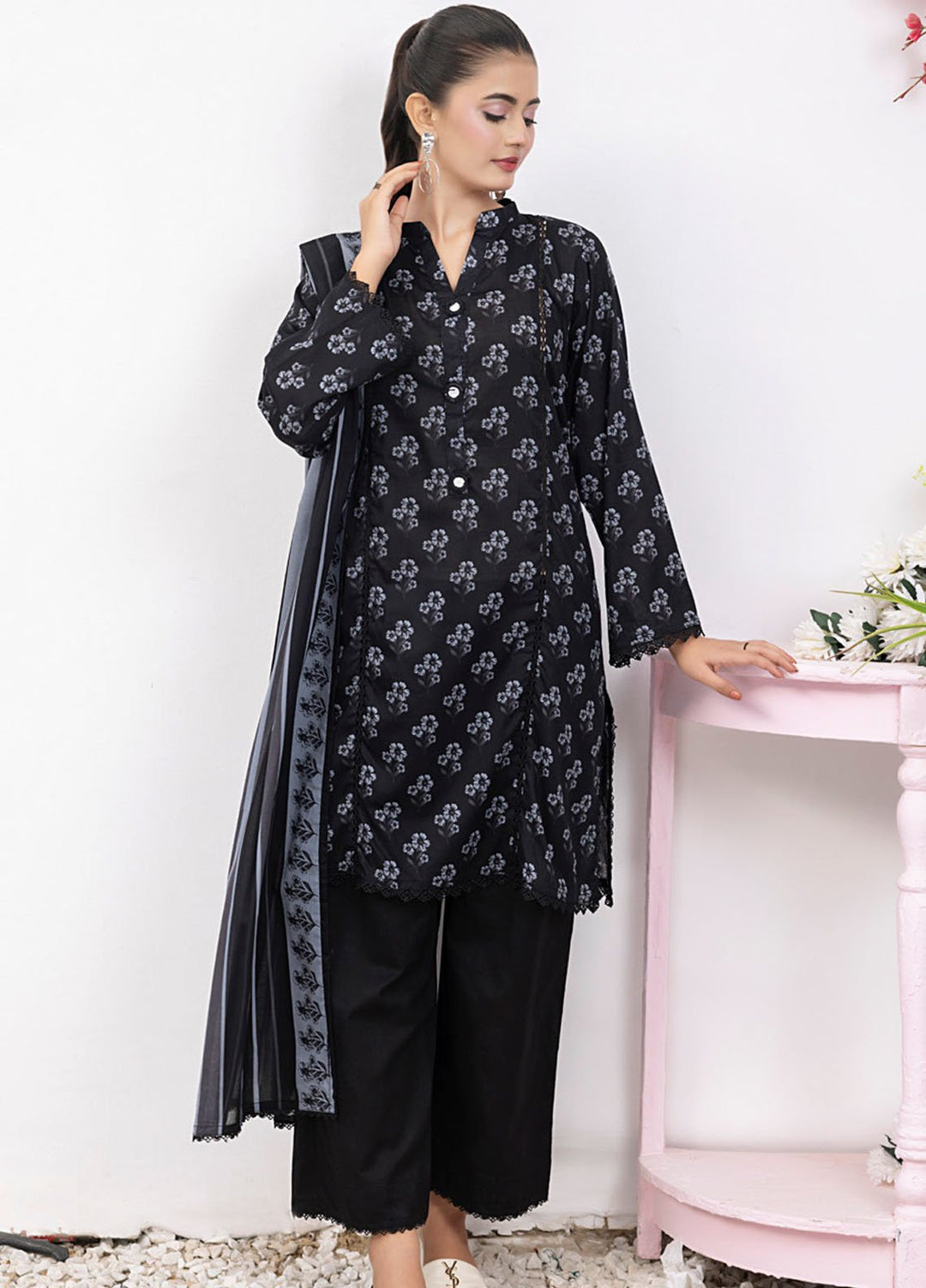 Regalia Textiles Printed Lawn Suits Unstitched 3 Piece RGT25BS D-5 - Summer Collection