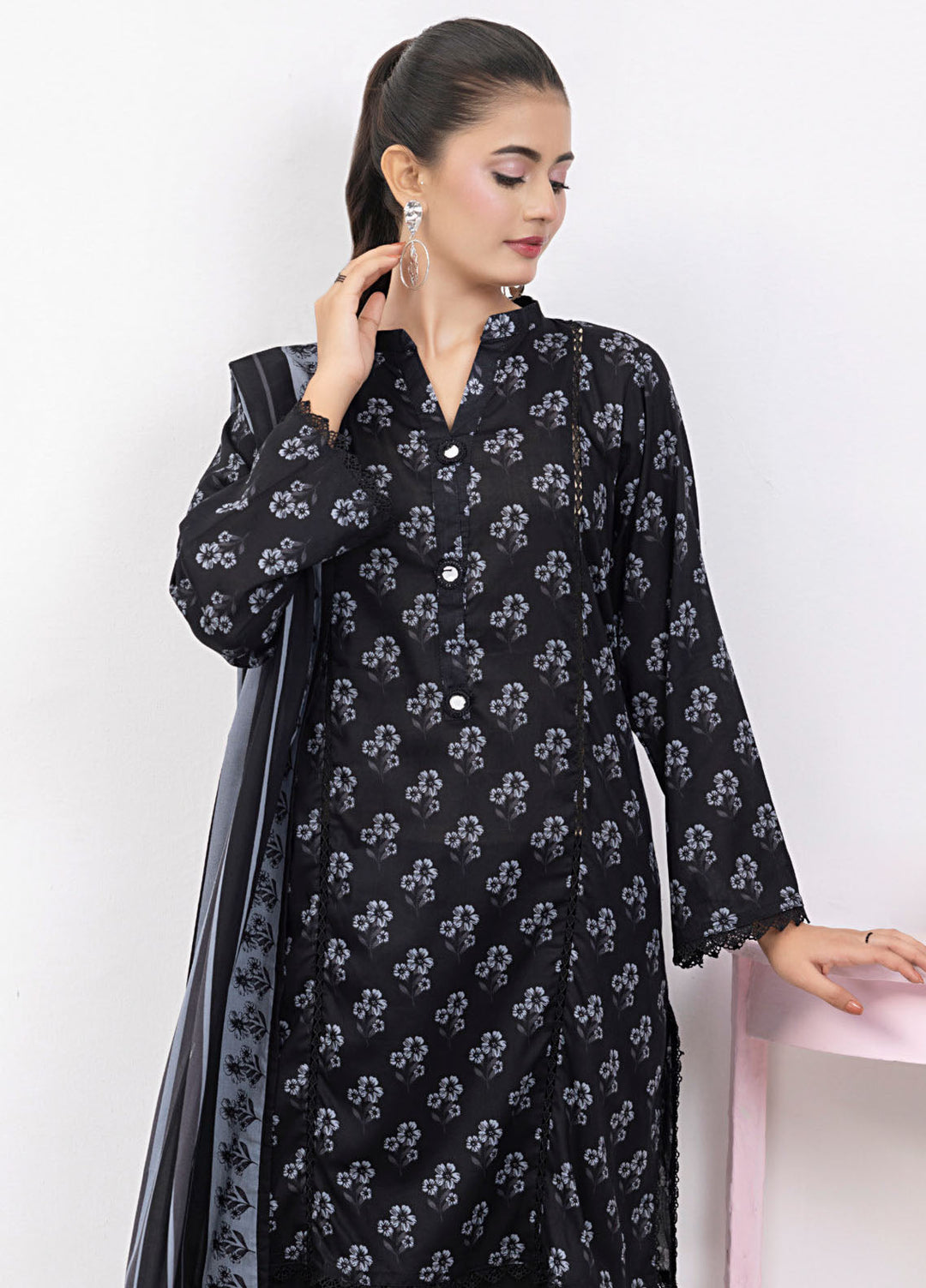 Regalia Textiles Printed Lawn Suits Unstitched 3 Piece RGT25BS D-5 - Summer Collection