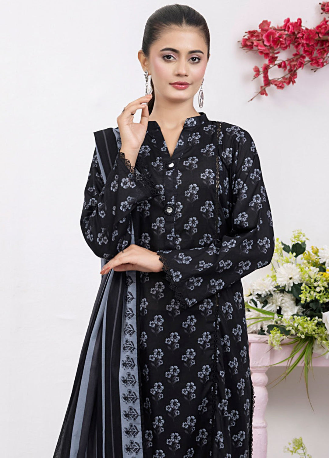 Regalia Textiles Printed Lawn Suits Unstitched 3 Piece RGT25BS D-5 - Summer Collection