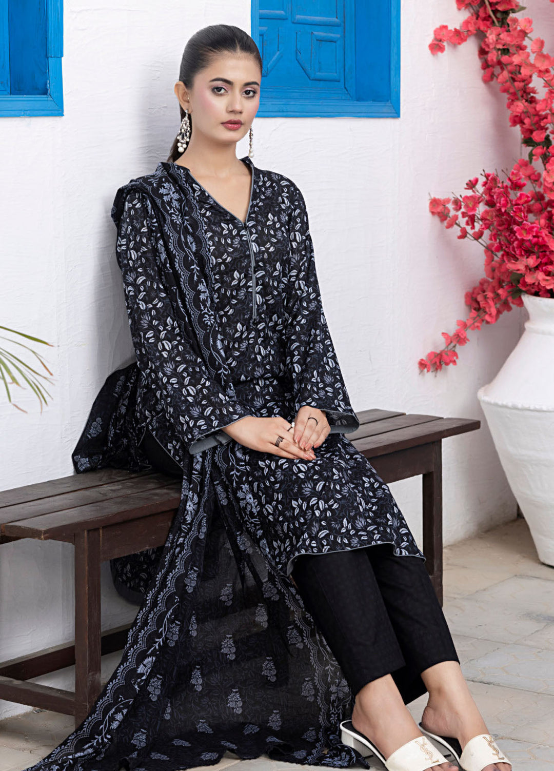 Regalia Textiles Printed Lawn Suits Unstitched 3 Piece RGT25BS D-6 - Summer Collection