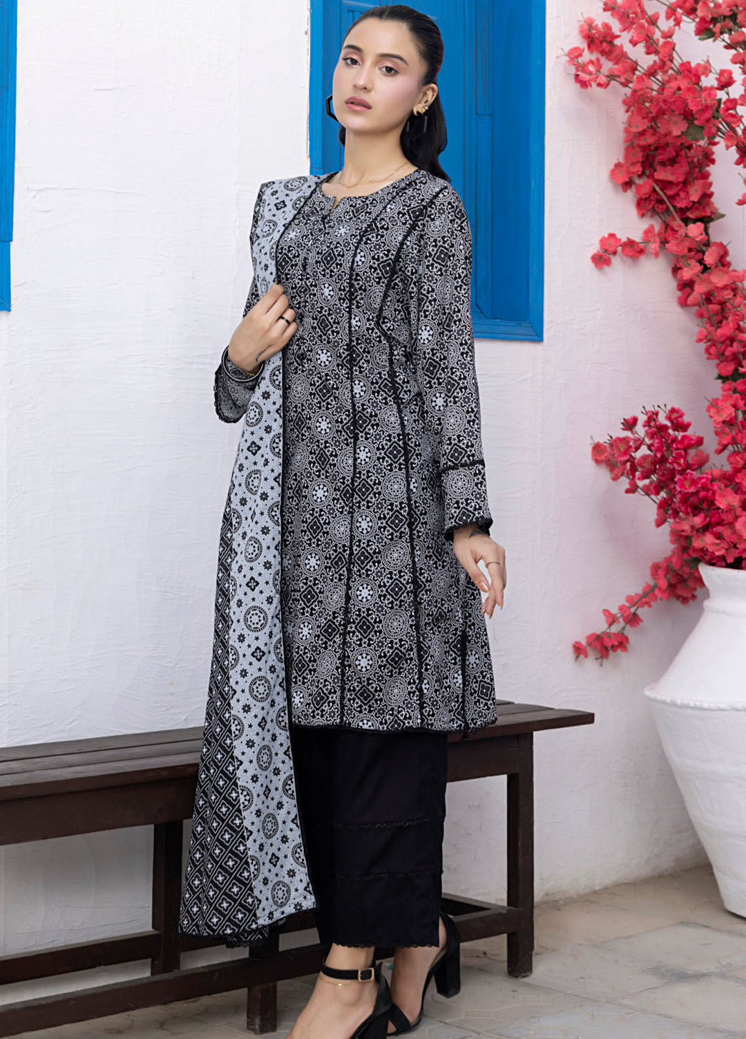 Regalia Textiles Printed Lawn Suits Unstitched 3 Piece RGT25BS D-7 - Summer Collection
