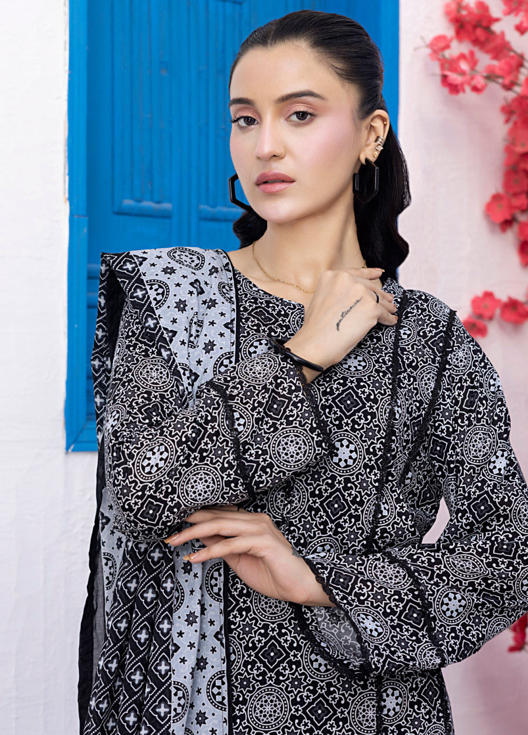 Regalia Textiles Printed Lawn Suits Unstitched 3 Piece RGT25BS D-7 - Summer Collection