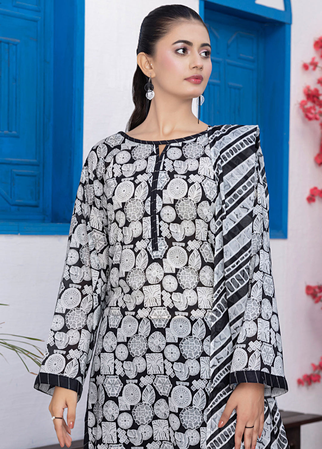 Regalia Textiles Printed Lawn Suits Unstitched 3 Piece RGT25BS D-8 - Summer Collection