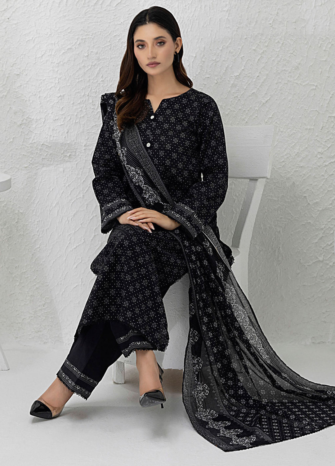 Regalia Textiles Printed Lawn Suits Unstitched 3 Piece RGT25BW D-03 - Summer Collection