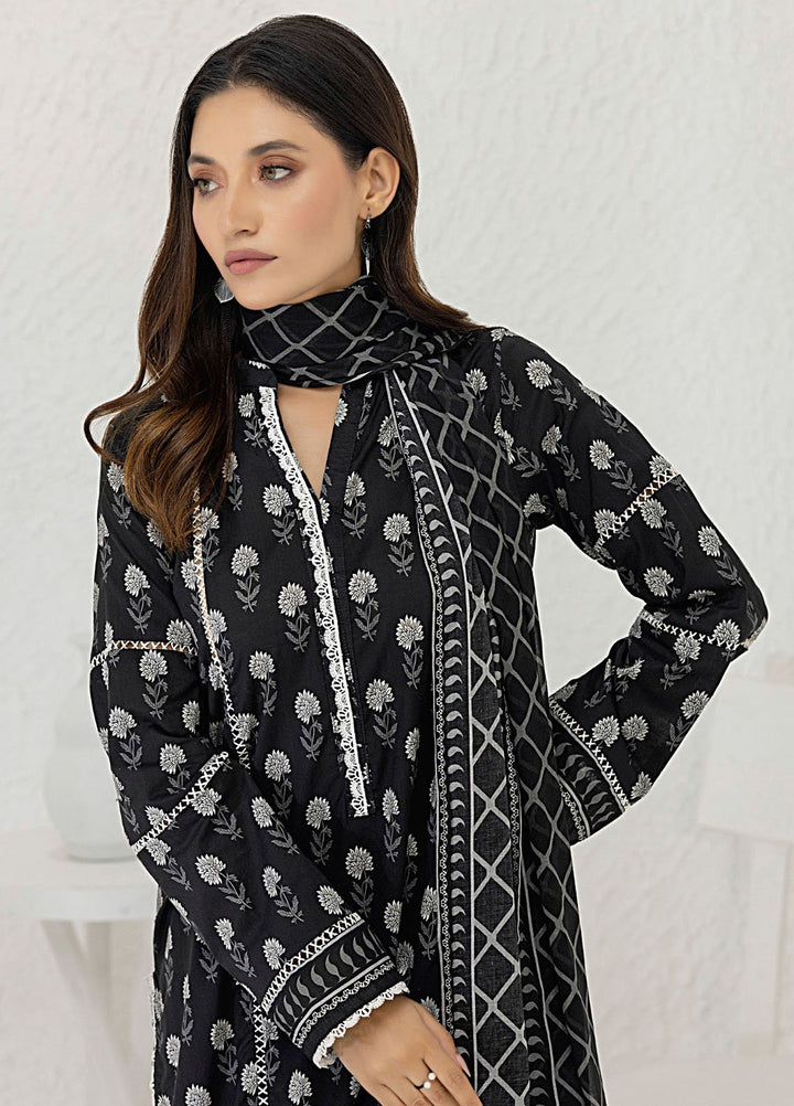 Regalia Textiles Printed Lawn Suits Unstitched 3 Piece RGT25BW D-04 - Summer Collection