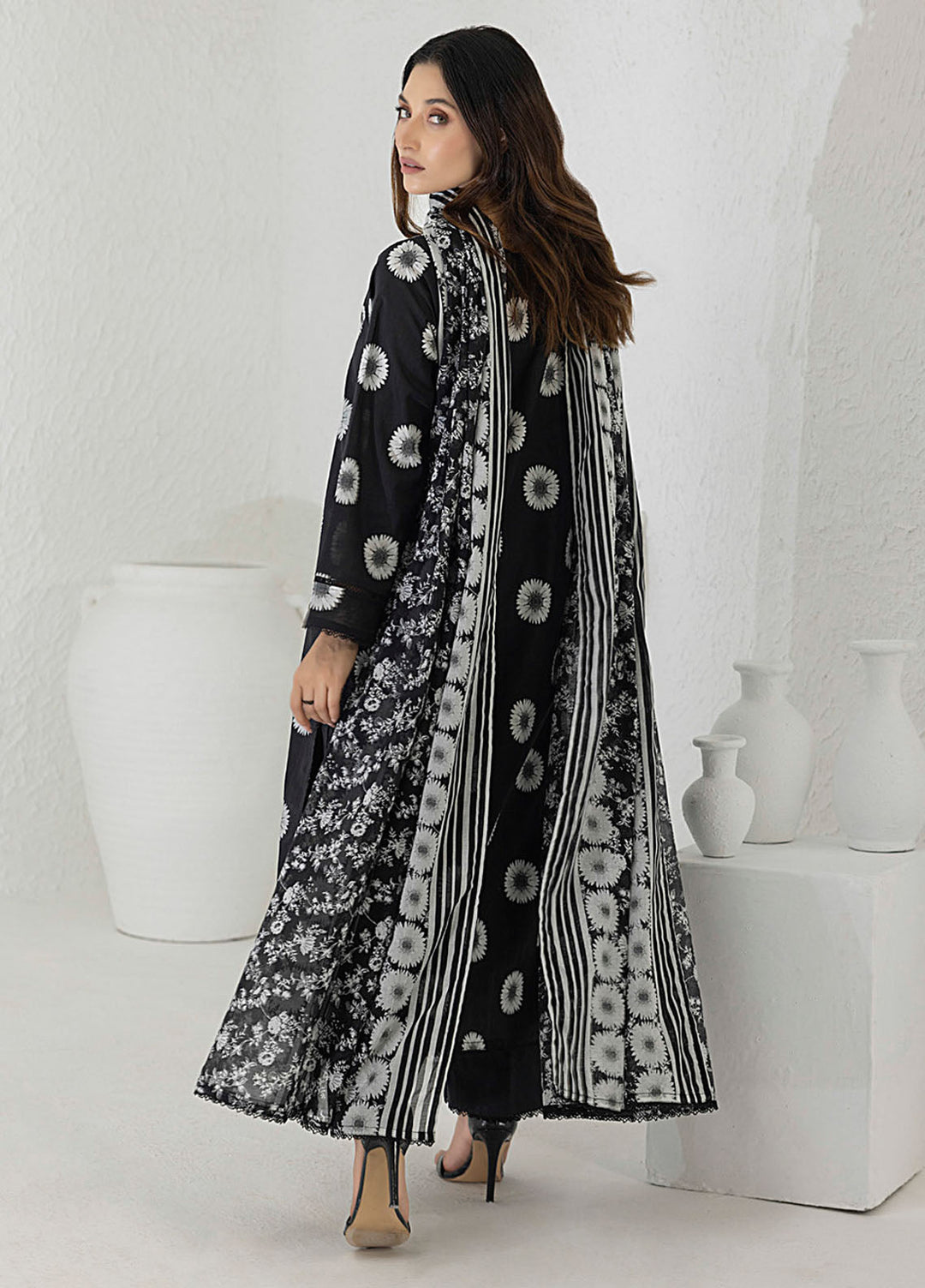 Regalia Textiles Printed Lawn Suits Unstitched 3 Piece RGT25BW D-09 - Summer Collection