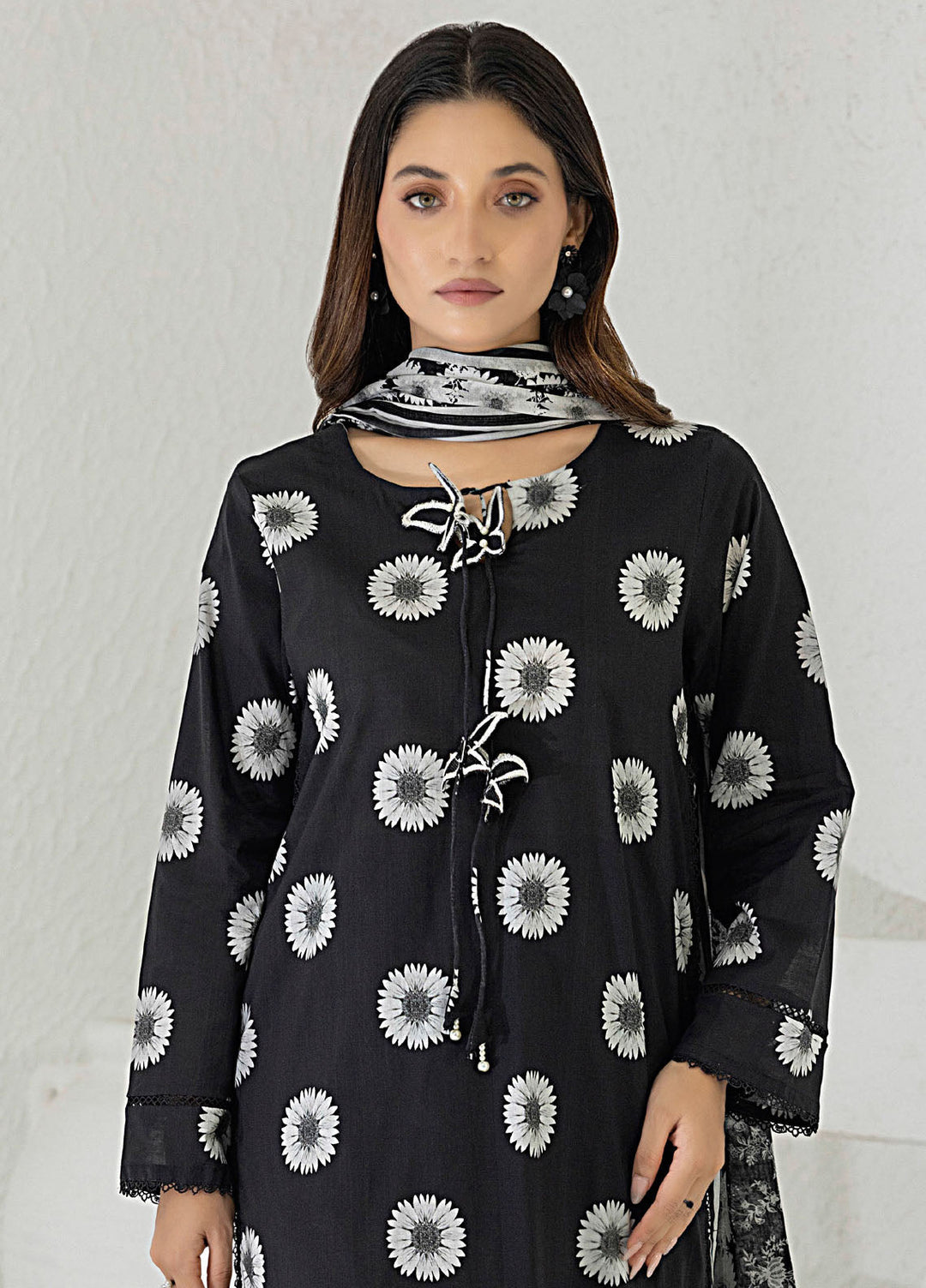 Regalia Textiles Printed Lawn Suits Unstitched 3 Piece RGT25BW D-09 - Summer Collection