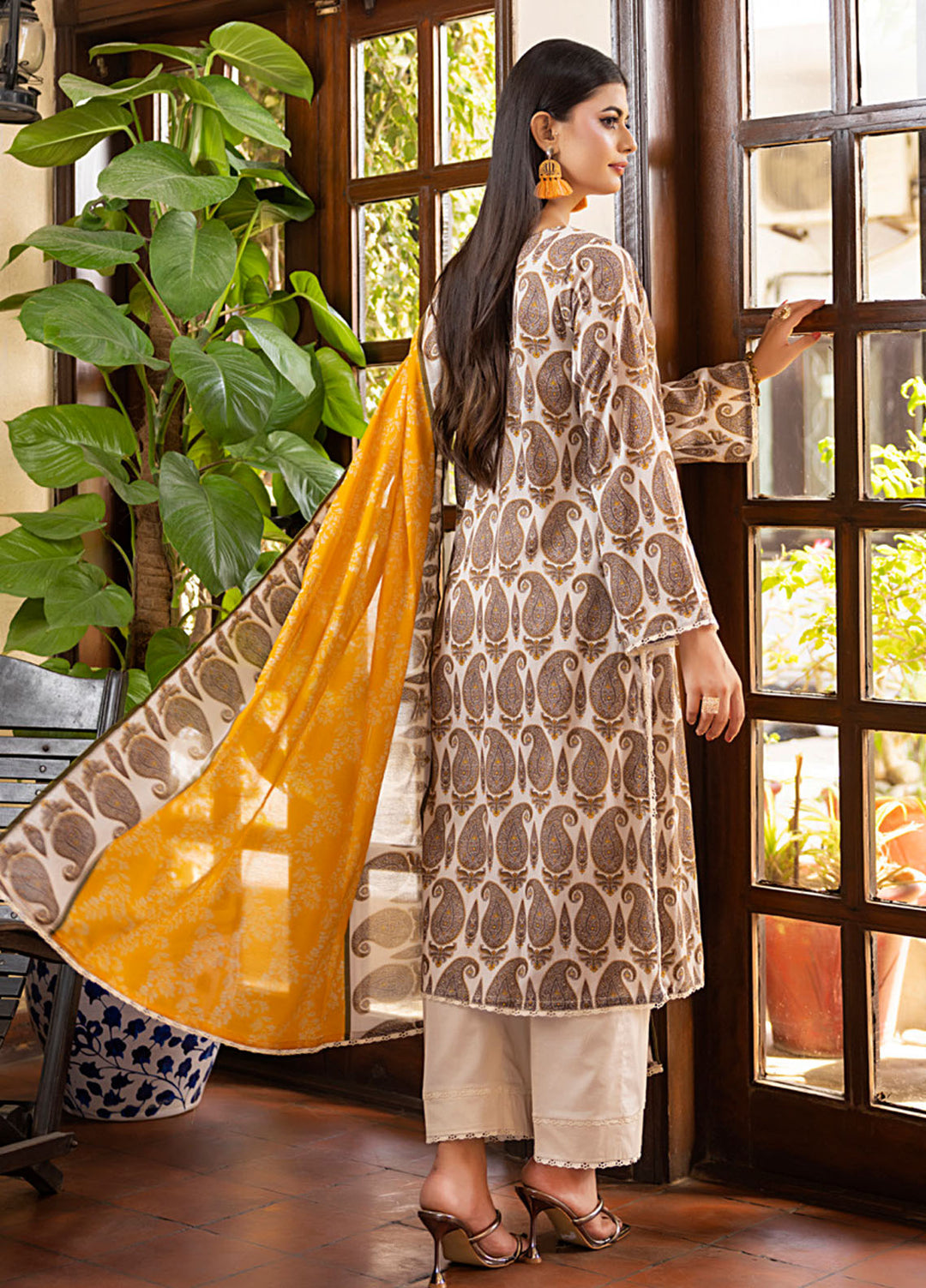Regalia Textiles Printed Lawn Suits Unstitched 3 Piece RGT25S22 D-10 - Summer Collection