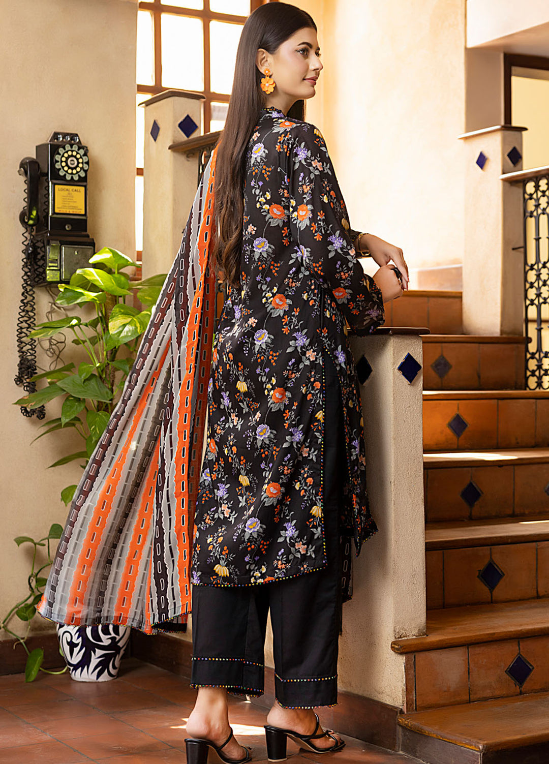 Regalia Textiles Printed Lawn Suits Unstitched 3 Piece RGT25S22 D-6 - Summer Collection