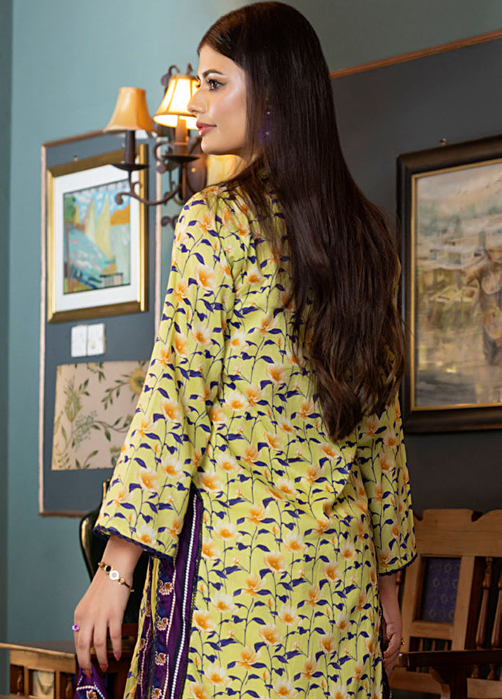 Regalia Textiles Printed Lawn Suits Unstitched 3 Piece RGT25S22 D-8 - Summer Collection