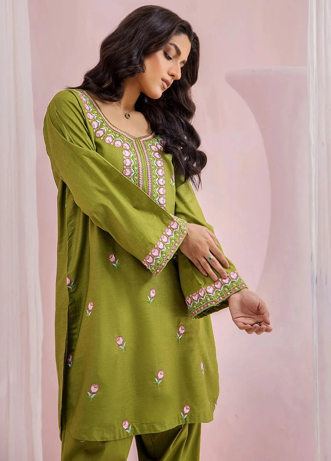 Retro Pret Embroidered Lawn 2 Piece Suit RKF11