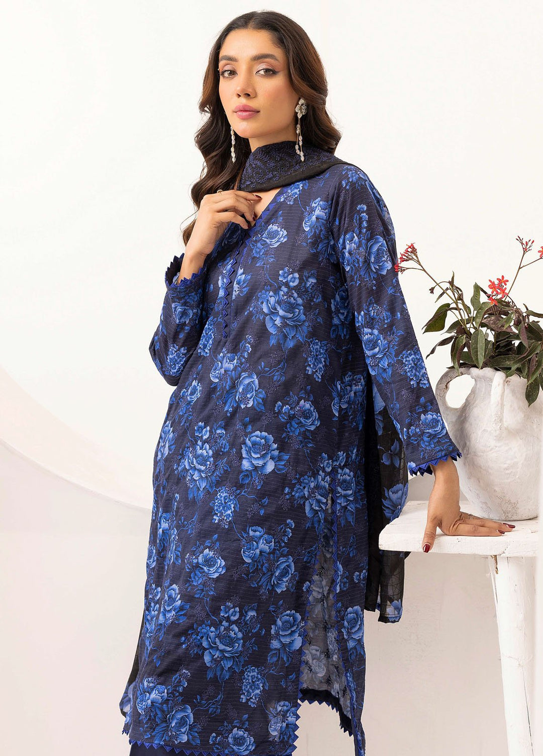 Riaz Arts Embroidered Lawn Suits Unstitched 3 Piece RA25RL D-04 - Summer Collection