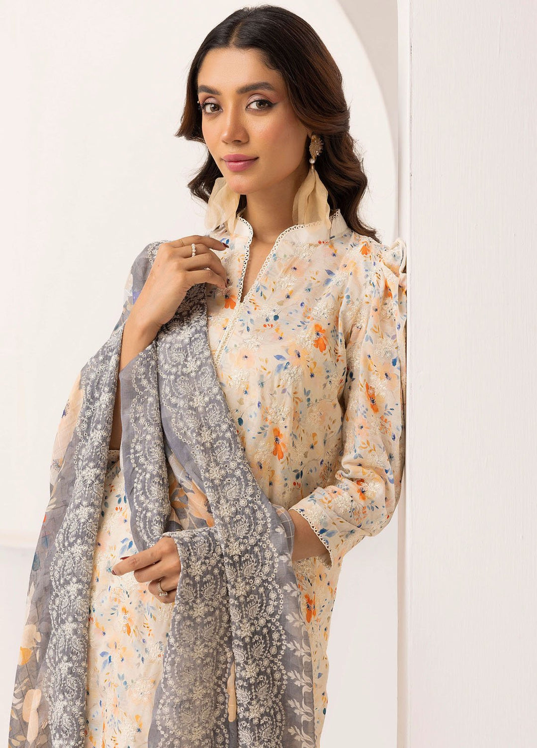 Riaz Arts Embroidered Lawn Suits Unstitched 3 Piece RA25RL D-08 - Summer Collection