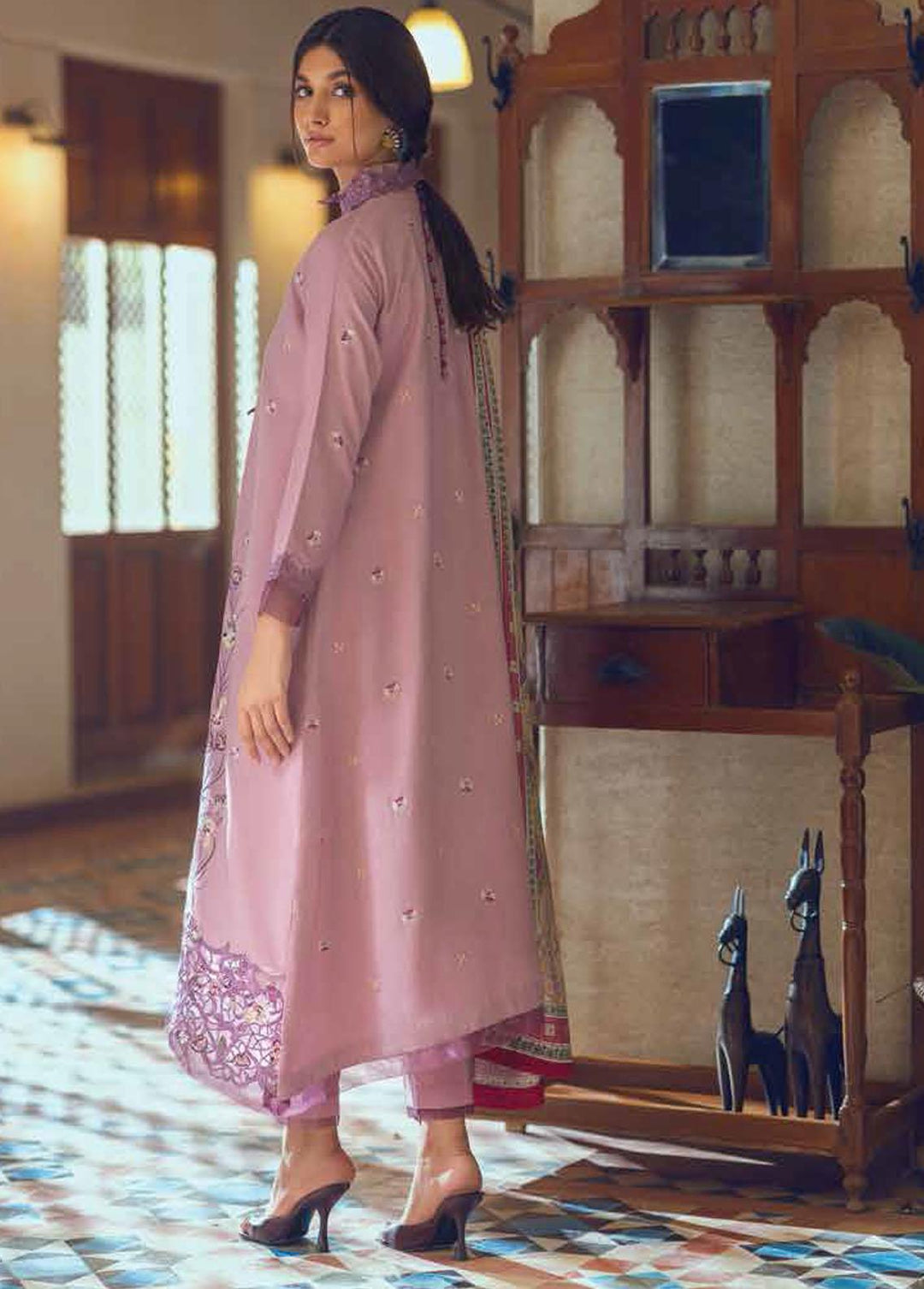 Roheenaz Embroidered Linen Suits Unstitched 3 Piece RO22FW RNZ-22-04-A - Luxury Collection