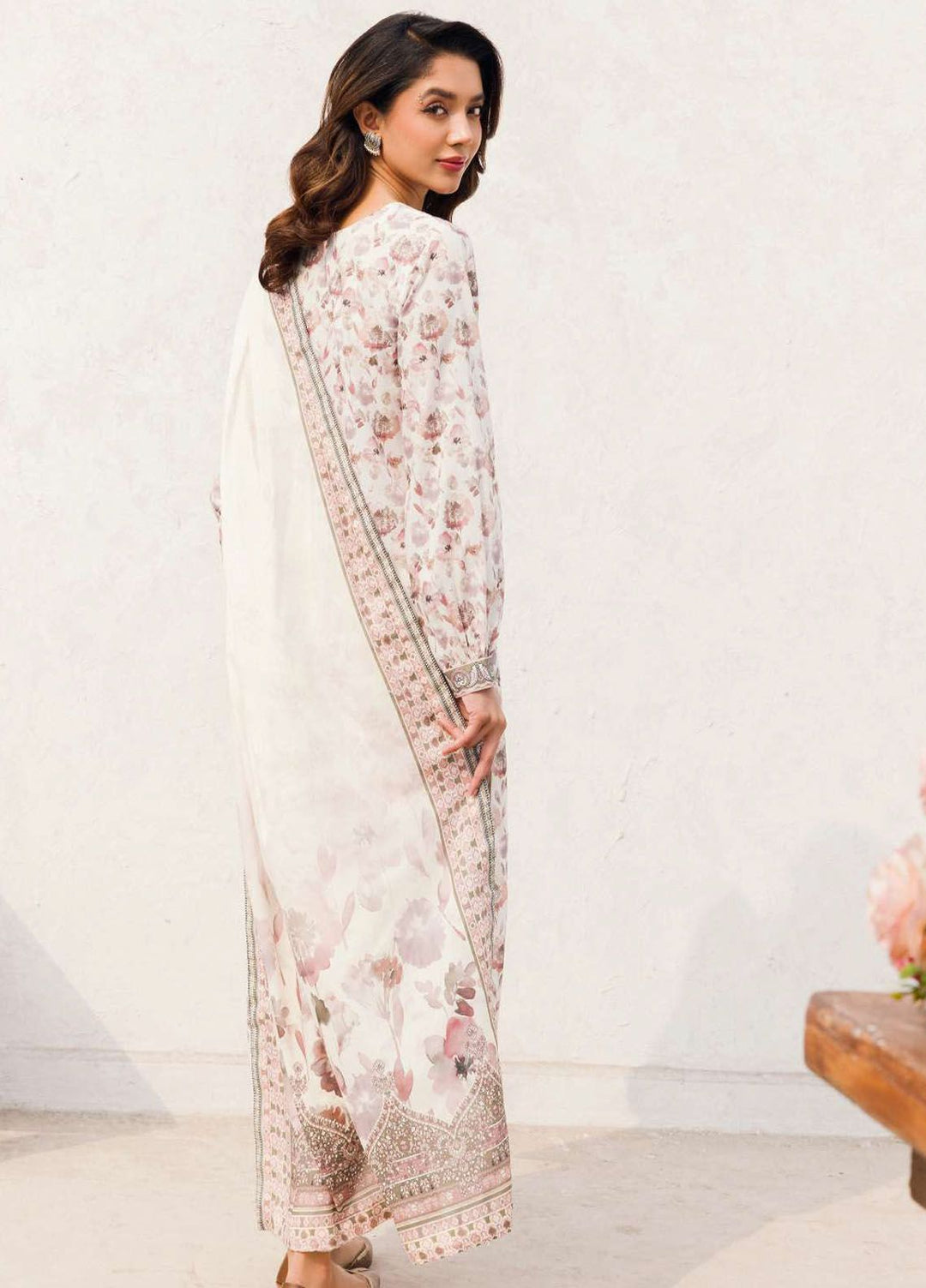 Rung By Motifz Printed Lawn Suit Unstitched 3 Piece MT24L-V1 4542 Mehjbeen - Summer Collection