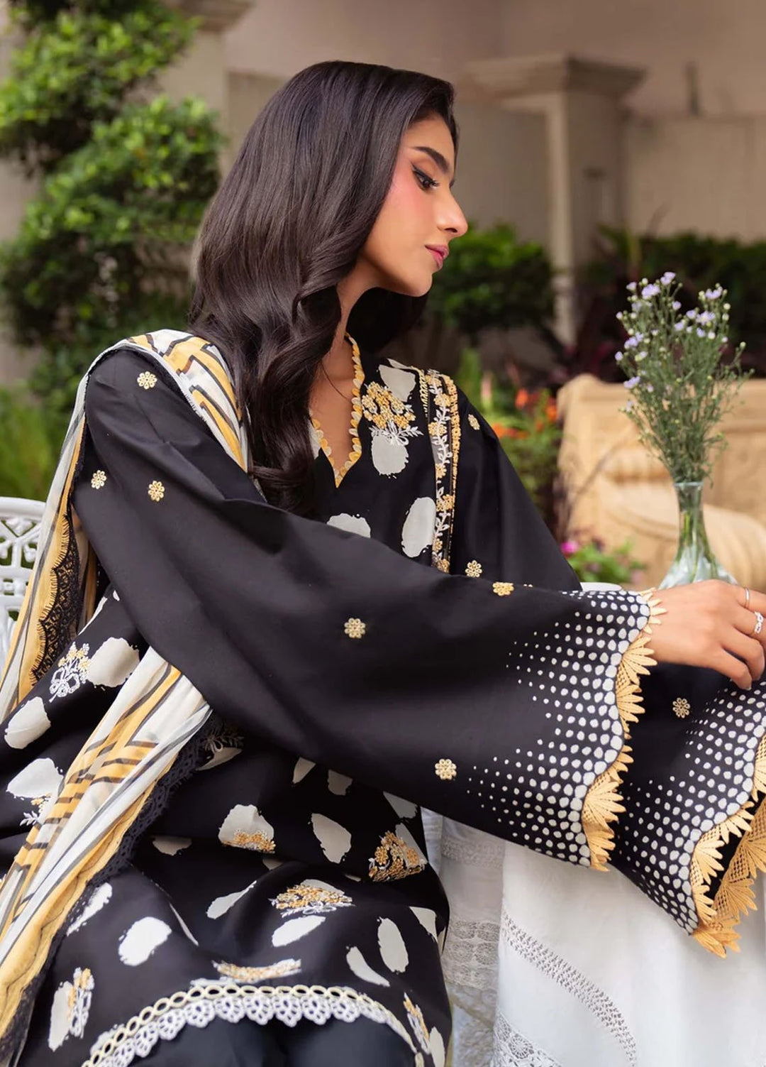 Sable Vogue Printed Lawn Suits Unstitched 3 Piece SV25PL SAL-03-25 - Summer Collection