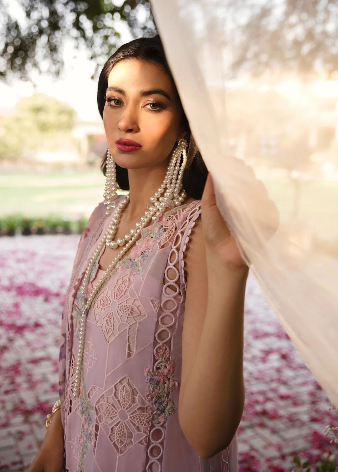 Sable Vogue Embroidered Lawn Suits Unstitched 4 Piece SV23L SL-04-23-V1 IRIS - Luxury Collection