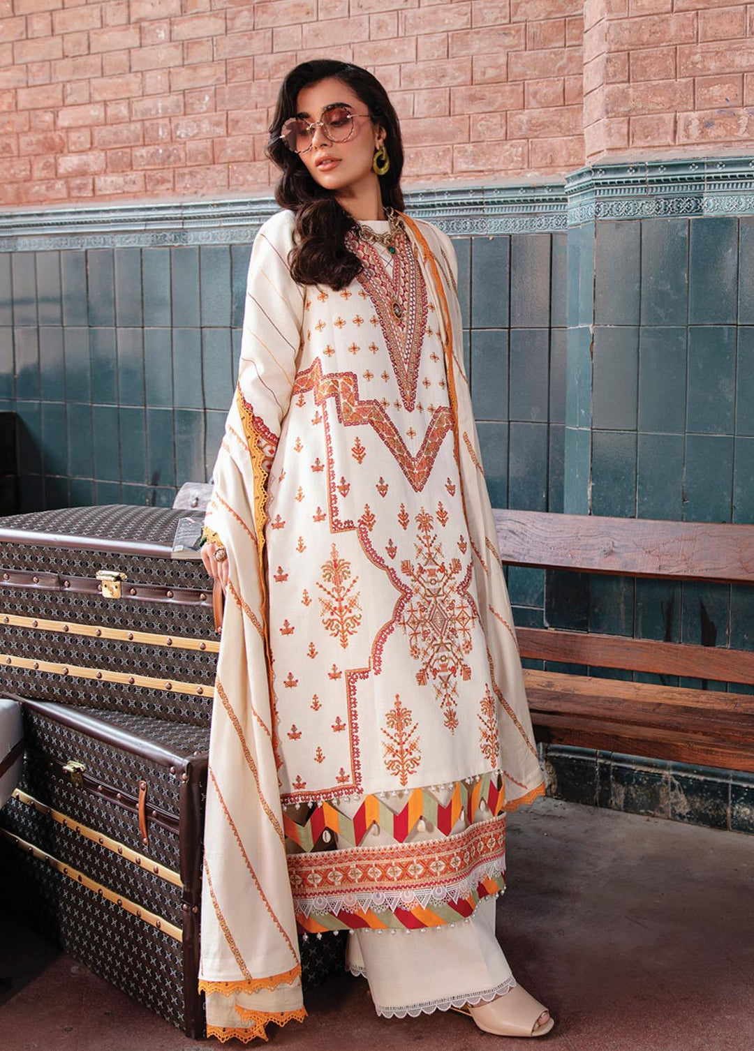 Safarnama By Rang Rasiya Embroidered Cotton Suits Unstitched 3 Piece RRSNWP22D7 Sawera - Winter Collection