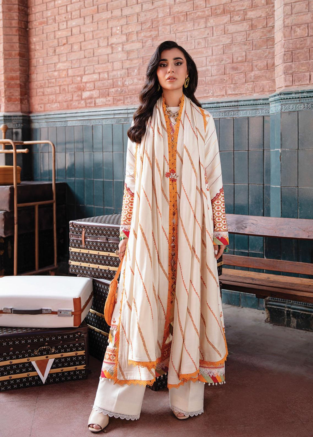 Safarnama By Rang Rasiya Embroidered Cotton Suits Unstitched 3 Piece RRSNWP22D7 Sawera - Winter Collection