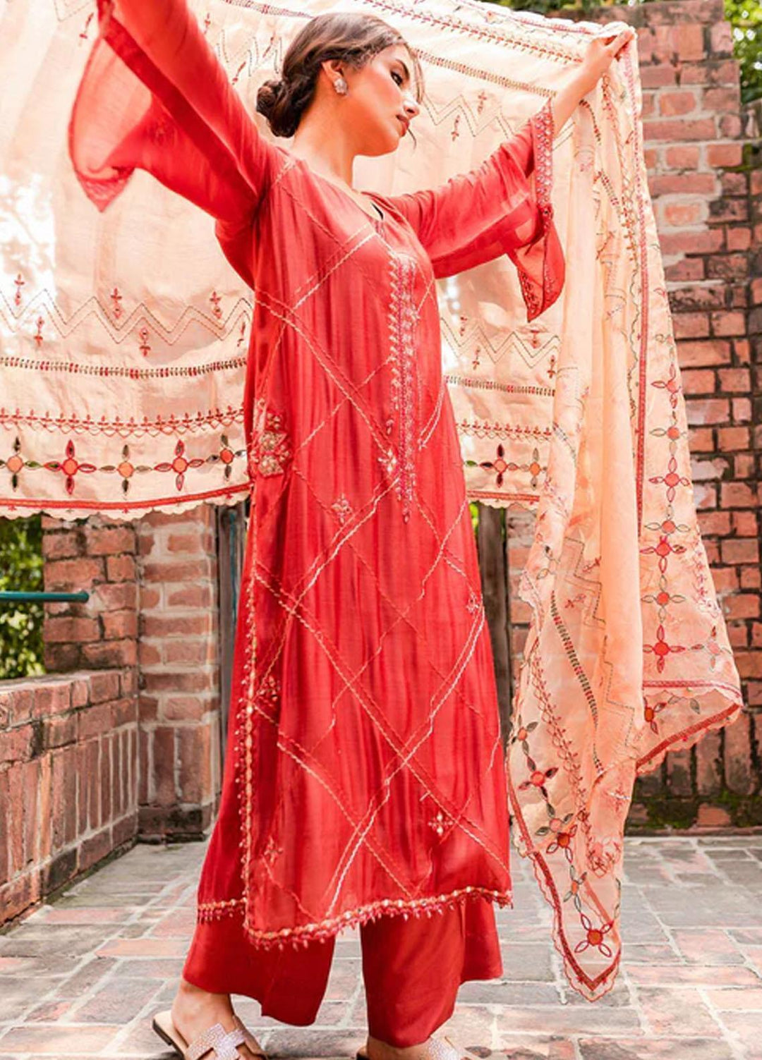 Zoya & Fatima Pret Embroidered Lawn 4 Piece Suit SFR-625