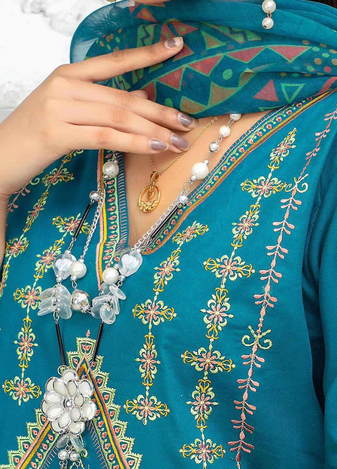 Safwa Pret Embroidered Lawn 3 Piece Suit SW23P 3P-EMB-111 Ocean