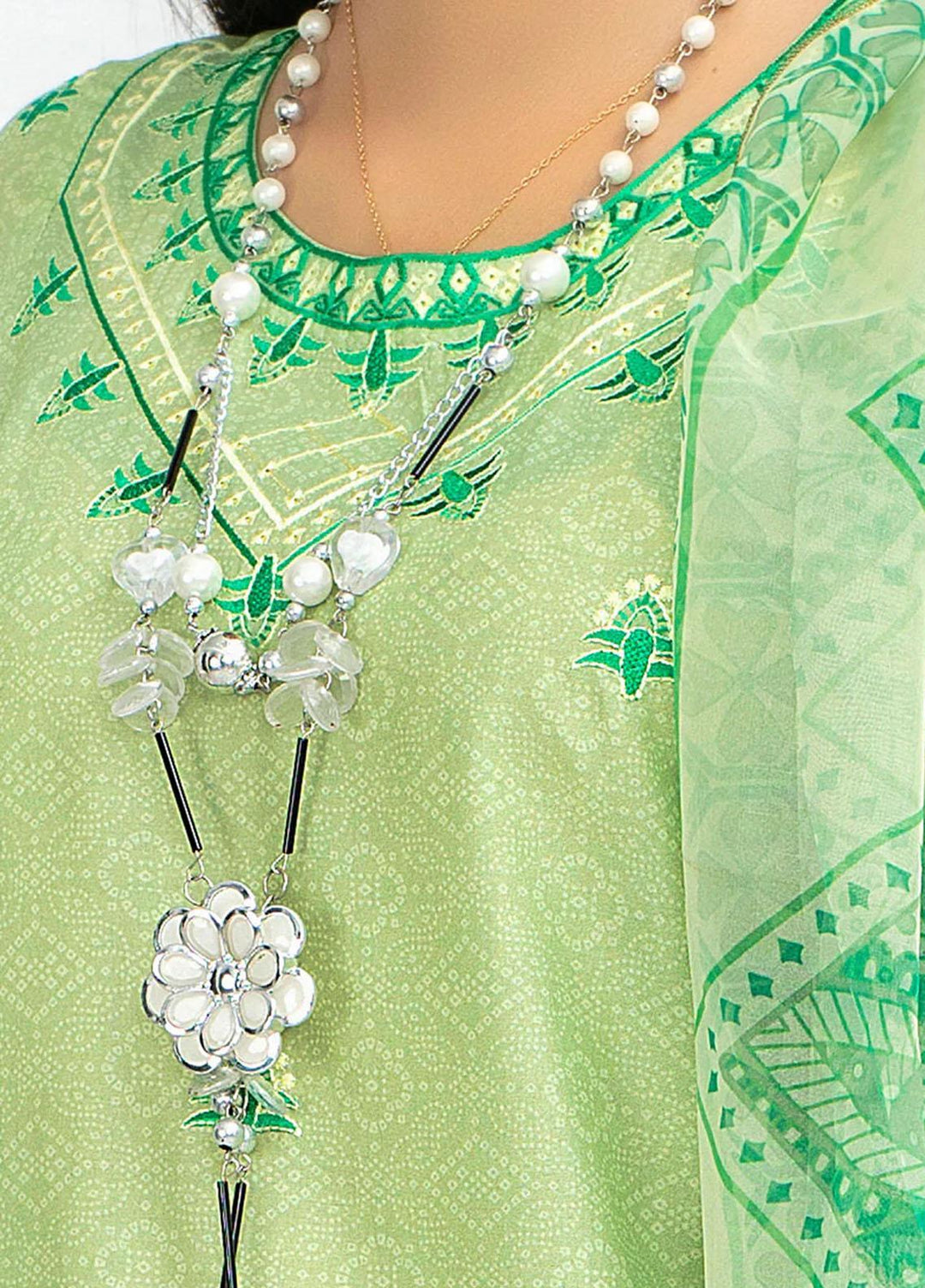 Safwa Pret Embroidered Lawn 3 Piece Suit SW23P 3P-EMB-120 Caper