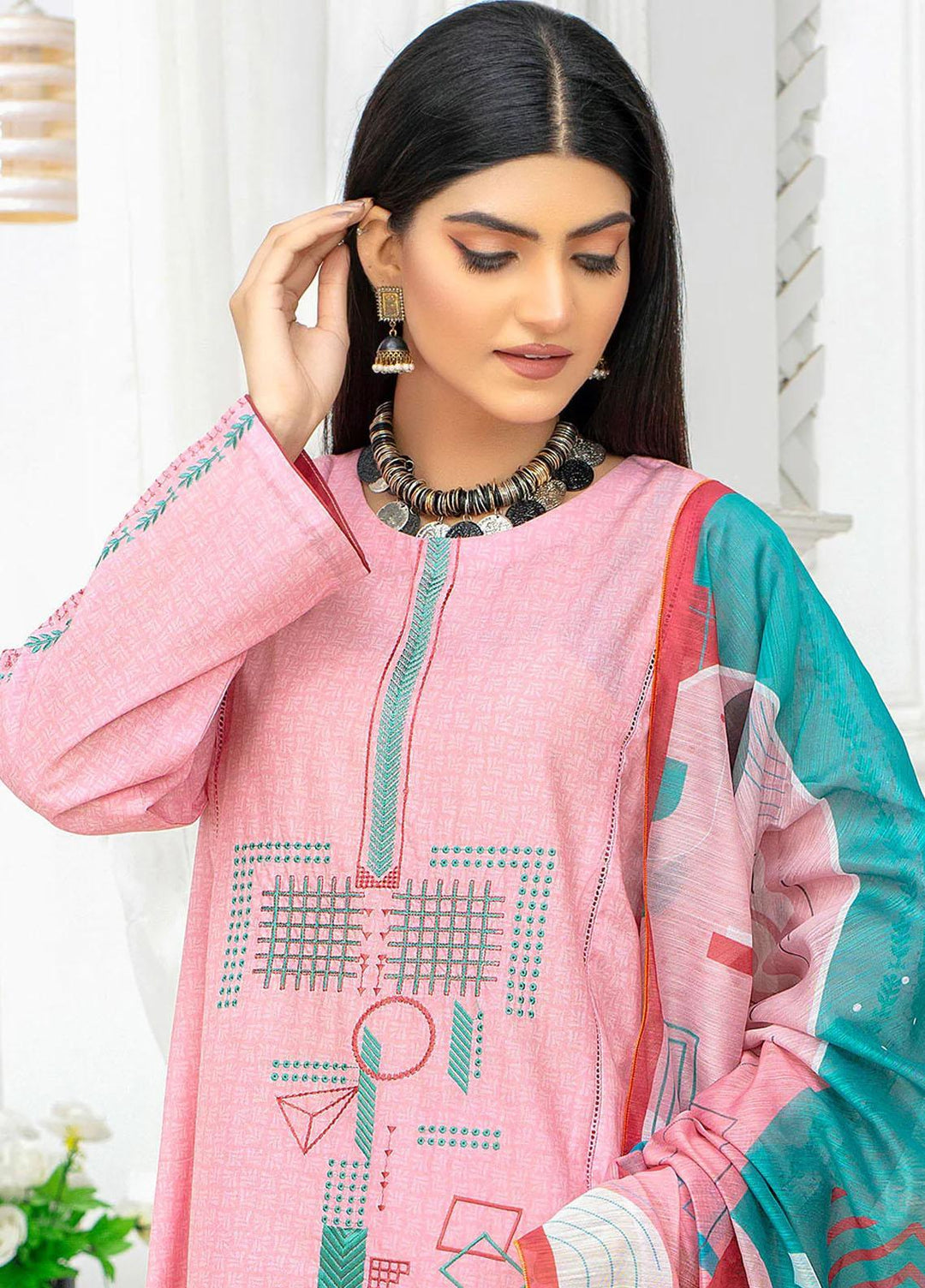 Safwa Pret Embroidered Lawn 3 Piece Suit SW23P 3P-EMB-121 Soft Pink