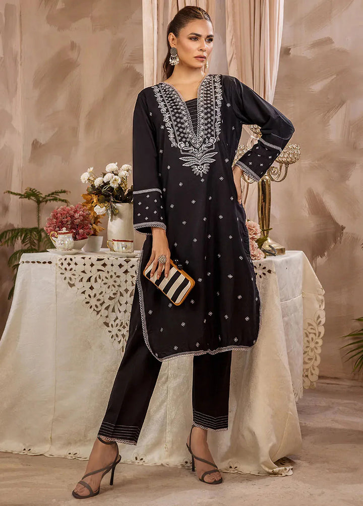 Safwa Pret Embroidered Lawn 2 Piece Suit D-05