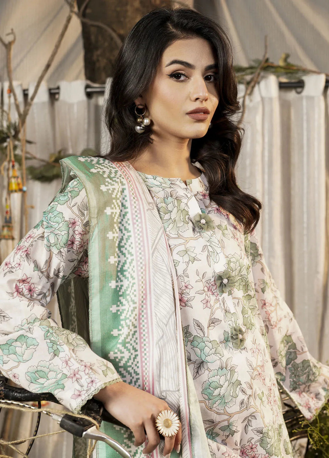 Safwa Pret Printed Lawn 3 Piece Suit P000516