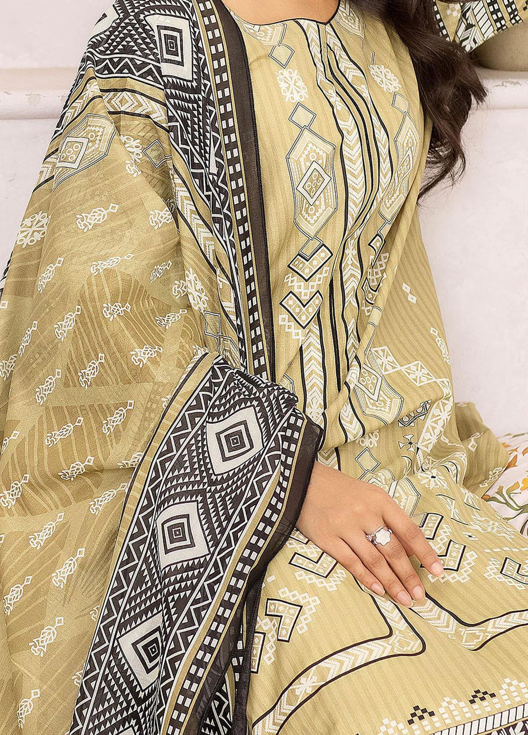 Safwa Printed Lawn Suits Unstitched 3 Piece SW23SP-V4 SSP-39 - Summer Collection