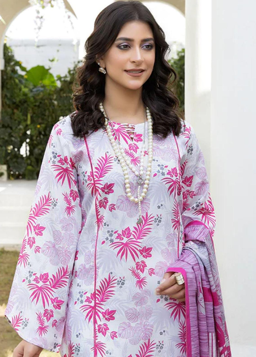 Safwa Printed Viscose Suits Unstitched 3 Piece SW23TD TSC-02 - Winter Collection