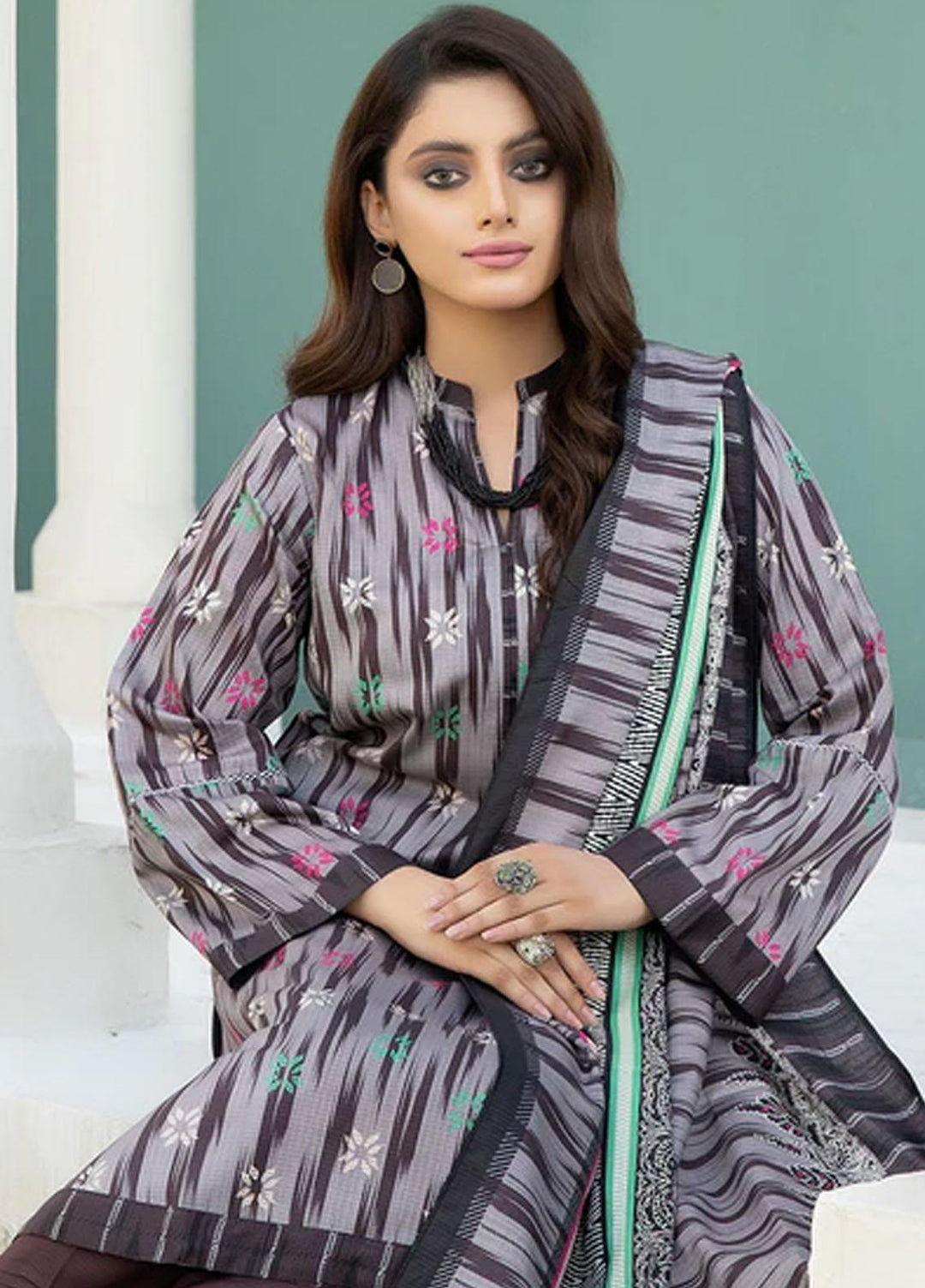 Safwa Printed Viscose Suits Unstitched 3 Piece SW23TD TSC-04 - Winter Collection