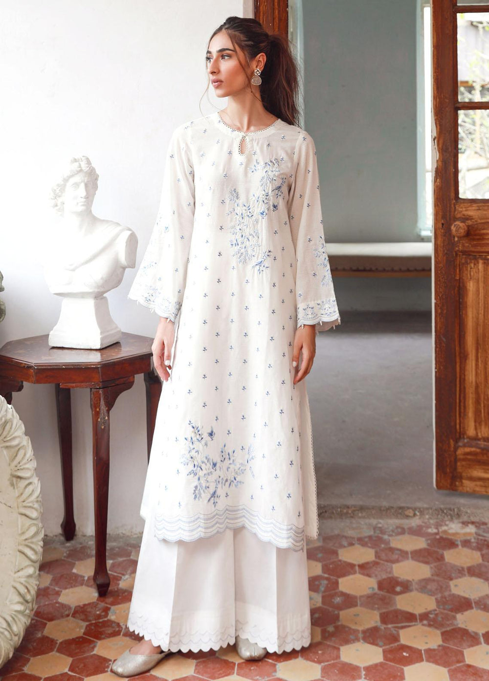 Sahar Embroidered Lawn Suits Unstitched 3 Piece SHR23EE SSL-V3-23-23 - Eid Collection