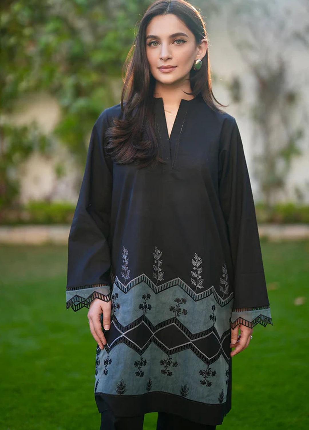 Sahar Pret Embroidered Cambric 2 Piece Suit Noir Bloom