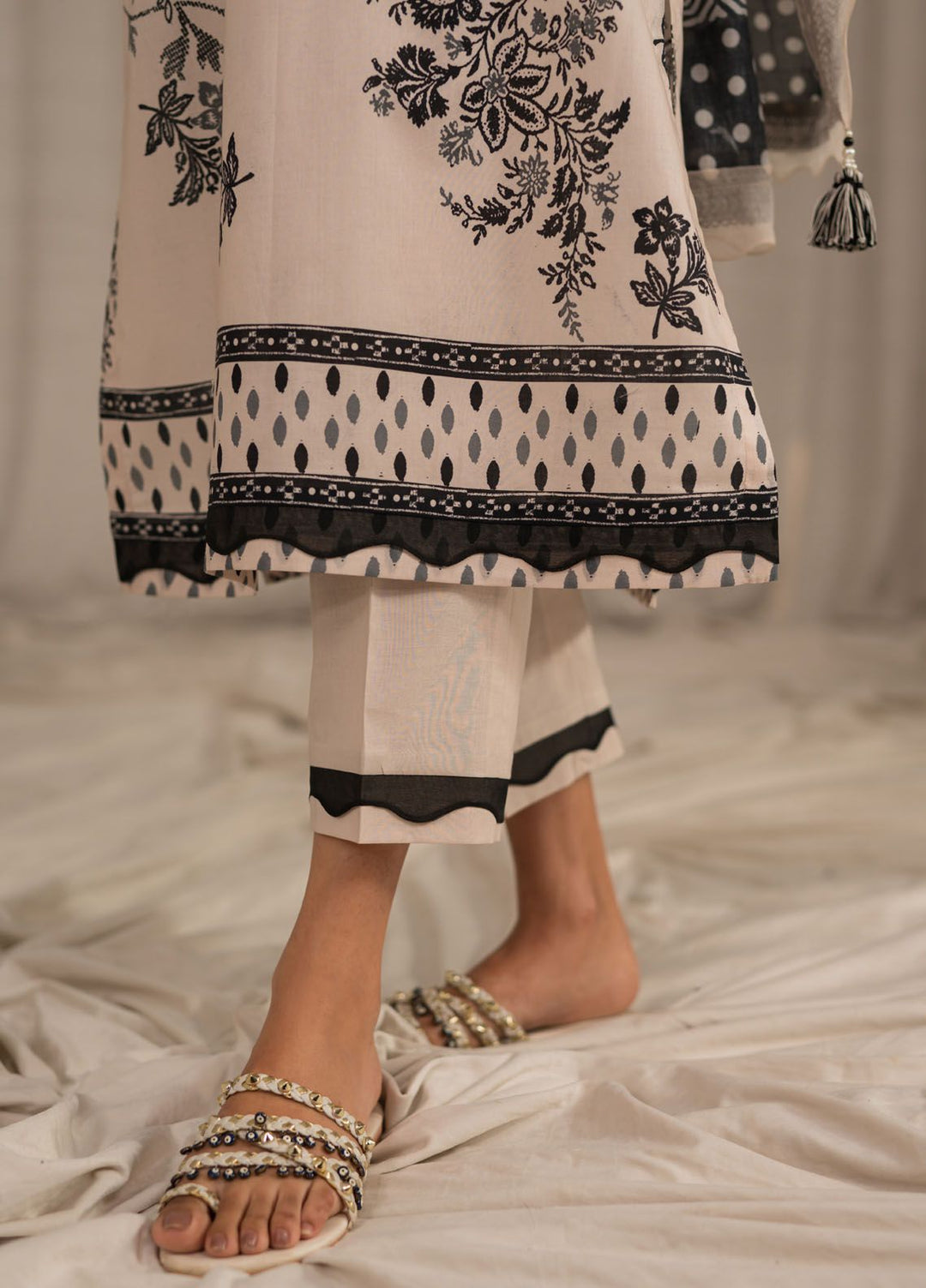 Sahar Printed Lawn Suits Unstitched 3 Piece SHR24PE S24-PL-V1-07 - Summer Collection