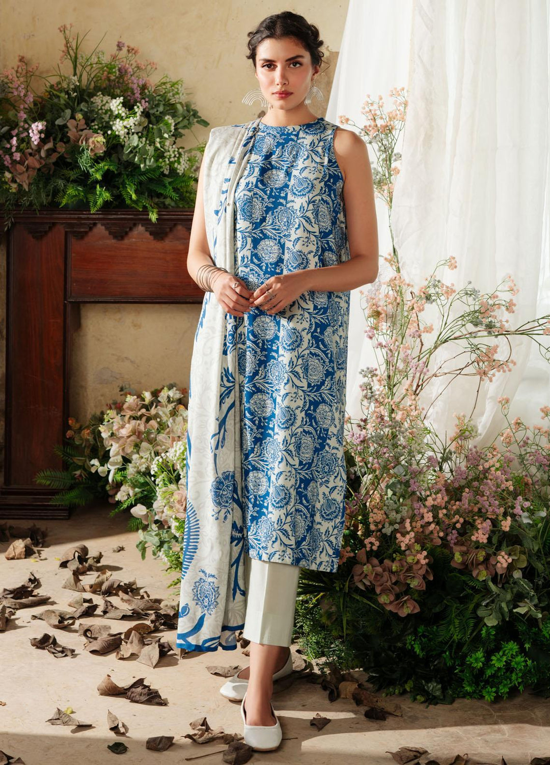 Sahar Printed Viscose Suits Unstitched 3 Piece SHR23WV SVC-V2-23-01 - Winter Collection