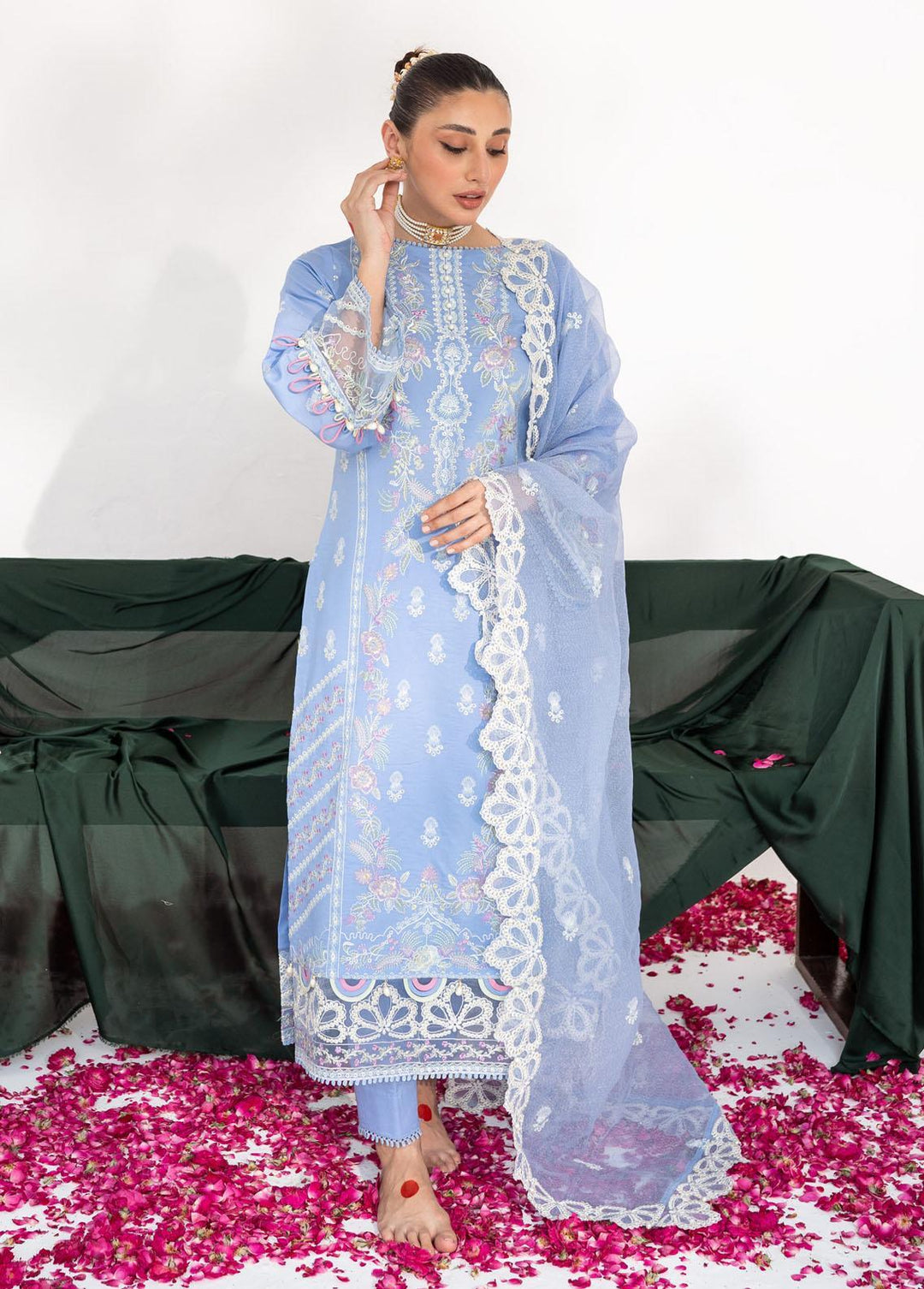 Saheliyaan by Gisele Embroidered Lawn Suits Unstitched 3 Piece GL23S Ariz - Luxury Collection