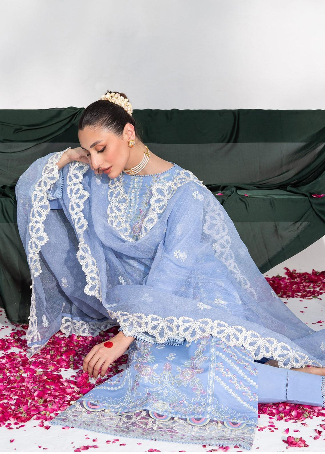 Saheliyaan by Gisele Embroidered Lawn Suits Unstitched 3 Piece GL23S Ariz - Luxury Collection