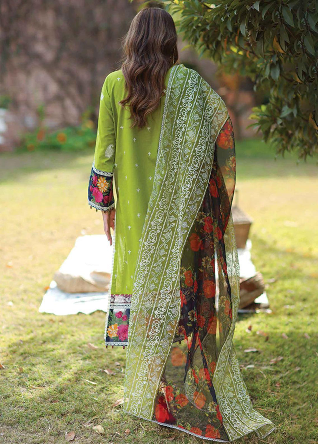 Saheliyaan by Gisele Embroidered Lawn Suits Unstitched 3 Piece GL22S D-06 MASTANI - Festive Collection