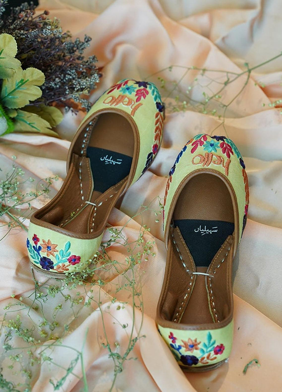 Saheliyan Formal Style Khussa FLOWER KIKLI00FO1126