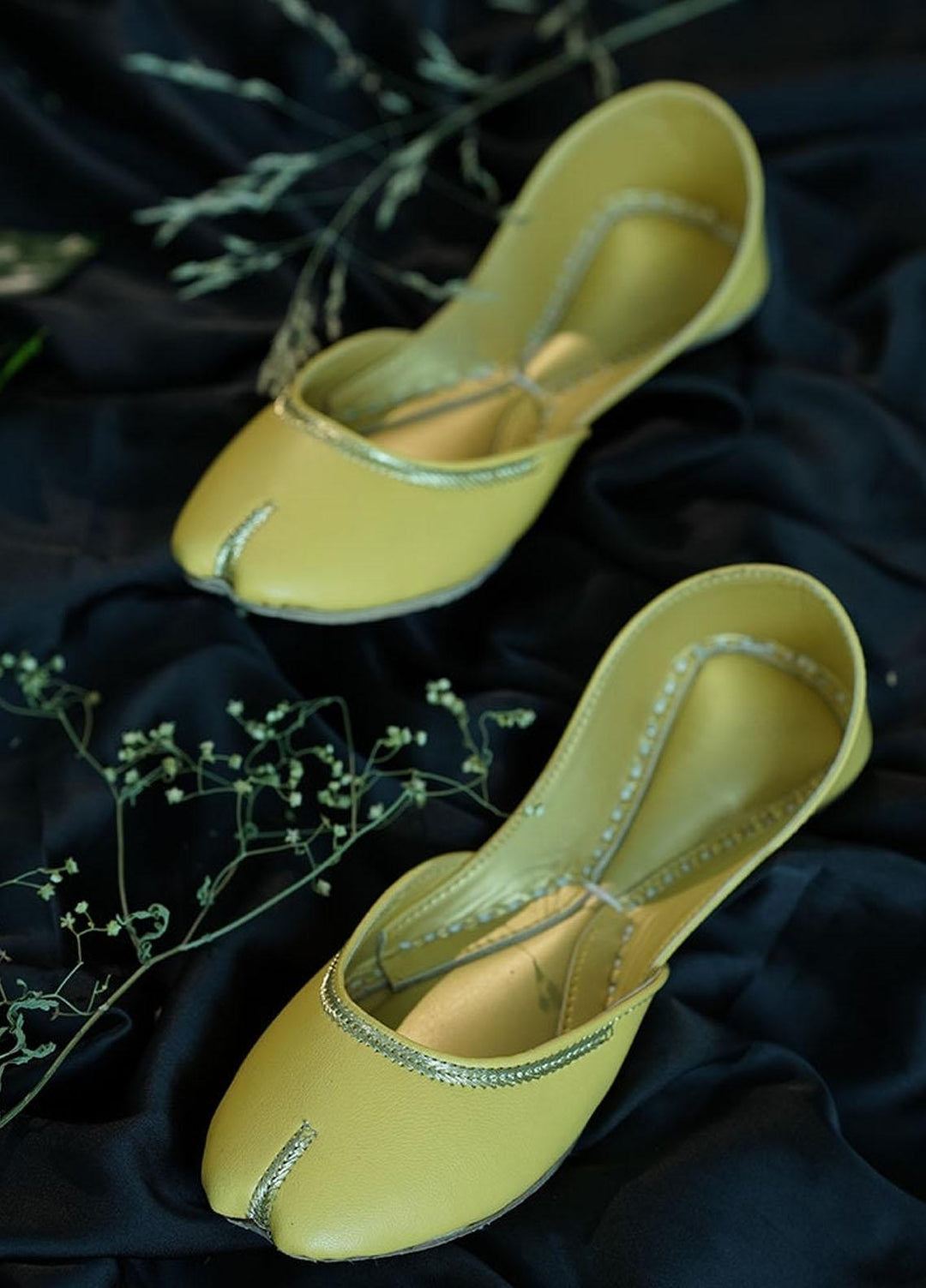 Saheliyan Formal Style Khussa PANCHHI KIKLI00PN1124