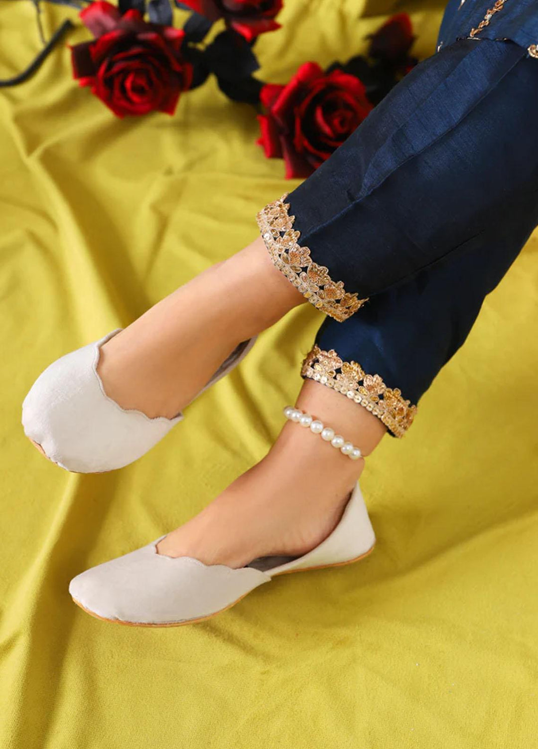 Saheliyan Festive Style   Khussay WHITE KADIFE NAYA00WH102