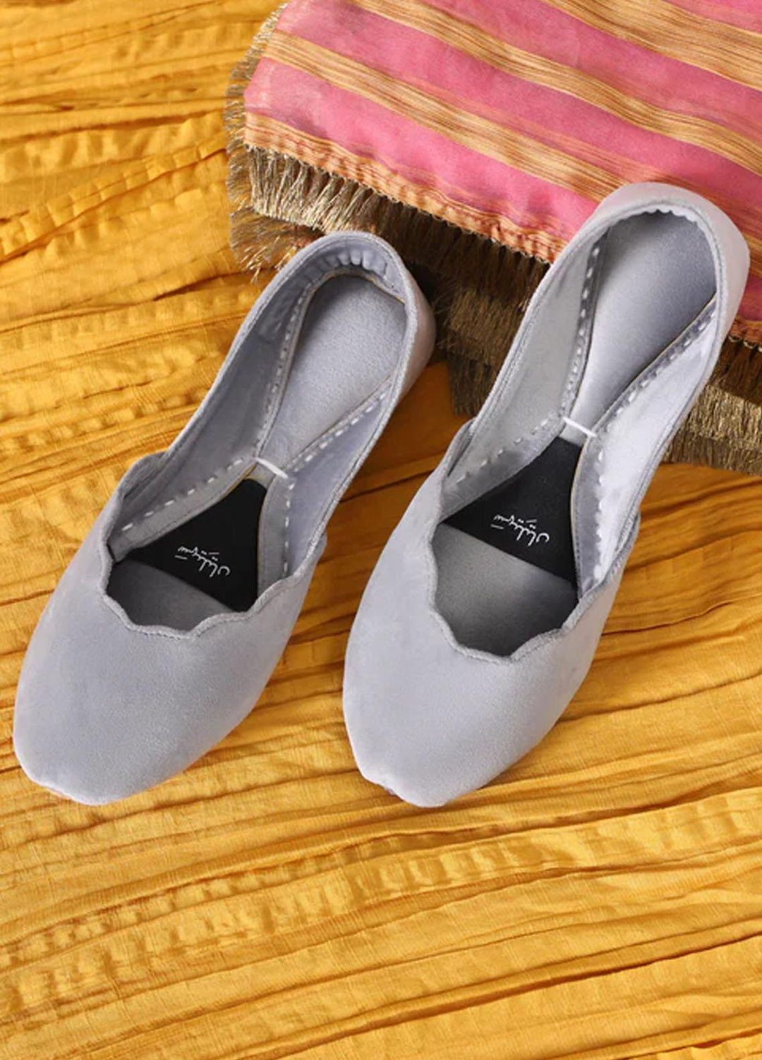 Saheliyan Festive Style   Khussay GREY KADIFE NAYA00GRE109