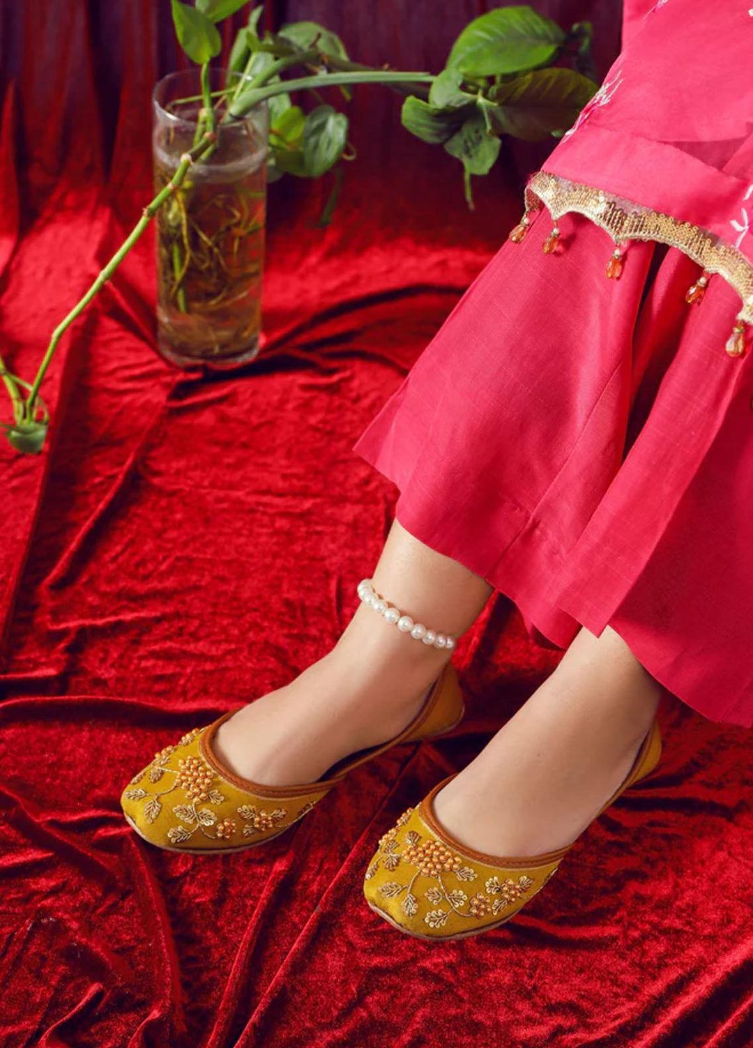 Saheliyan Festive Style   Khussay TIA NAYA00TIA114