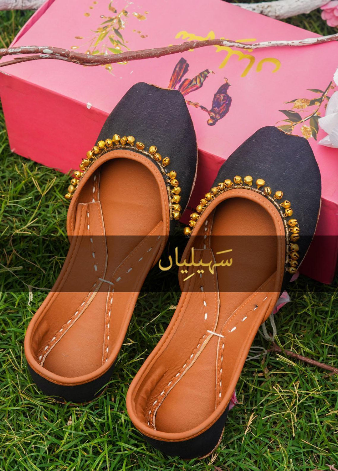Saheliyan Festive Style  Khussay  PHOOL00ARB101 ARZO