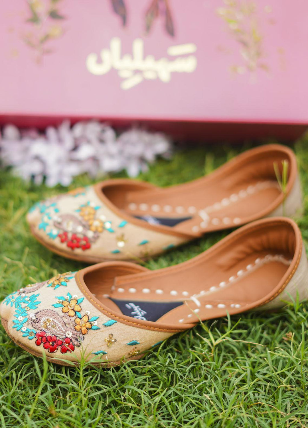 Saheliyan Festive Style  Khussay  PHOOL00FI117 FINCH