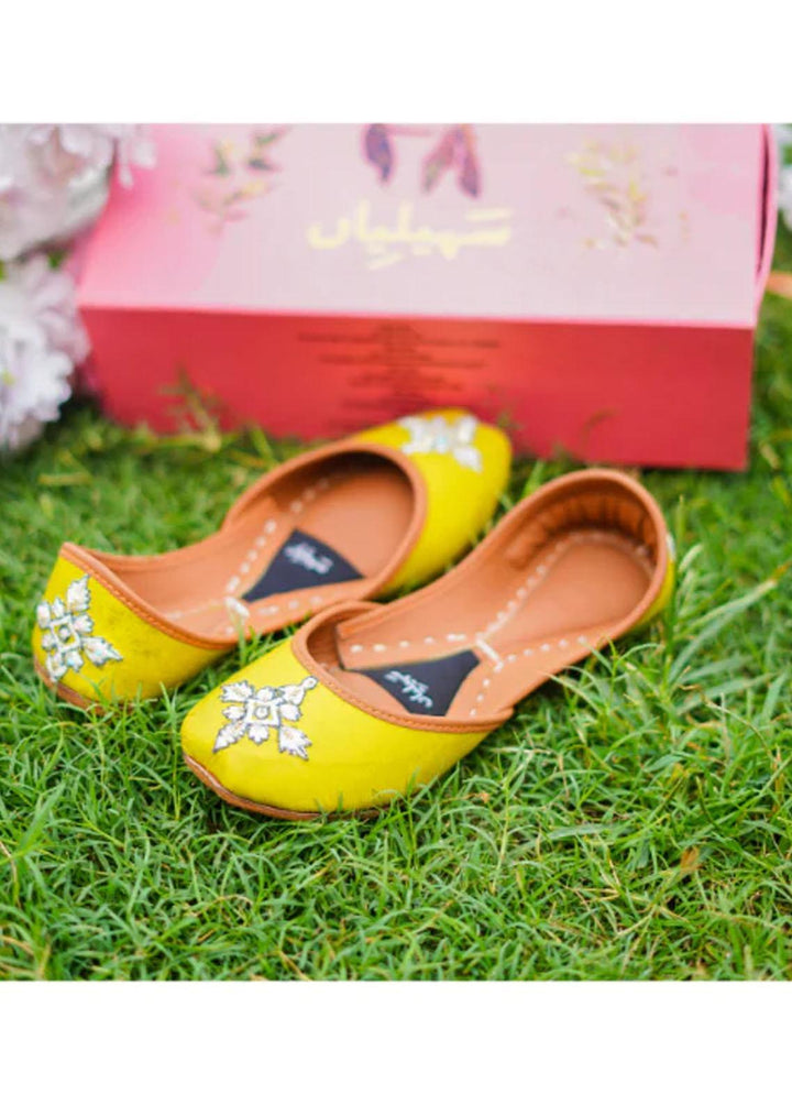 Saheliyan Festive Style  Khussay  Begonia